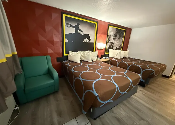 Super 8 By Wyndham Motel