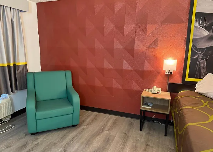 Super 8 By Wyndham Motel
