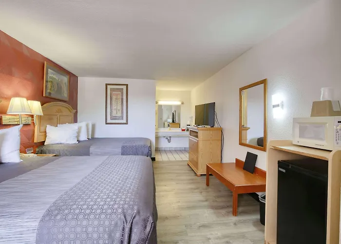Super 8 By Wyndham Newcastle